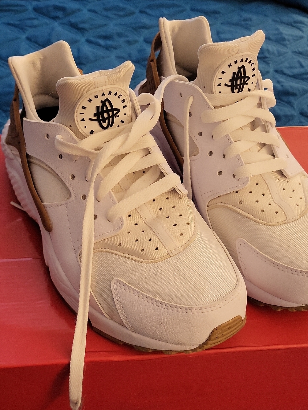 Nike White and Tan Huarache Sneakers 8 1/2